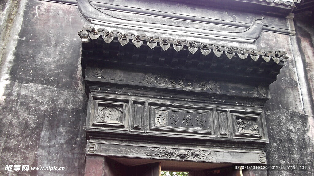 中式传统门楼建筑特写