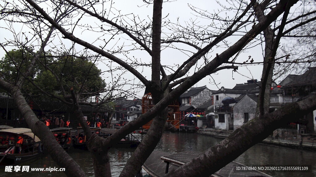 江南水乡冬日静谧景象