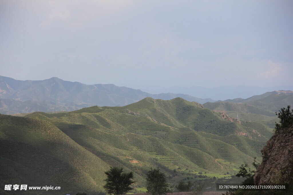 连绵青山景