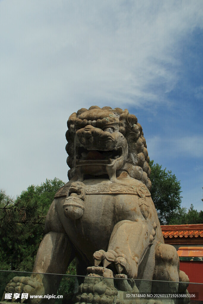威武石狮子