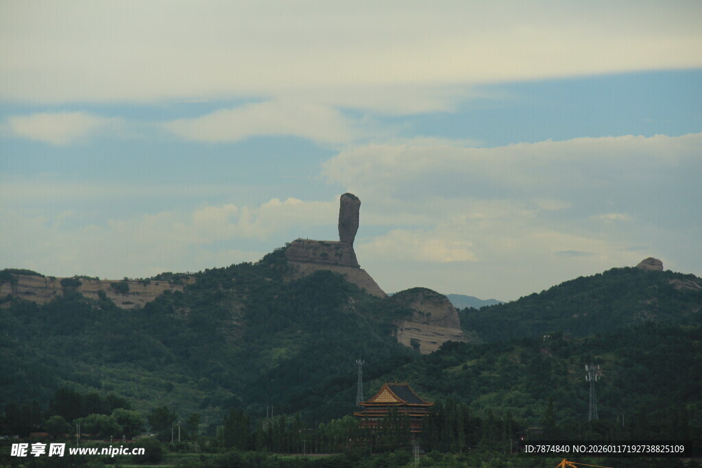 奇峰耸立的壮美山峦