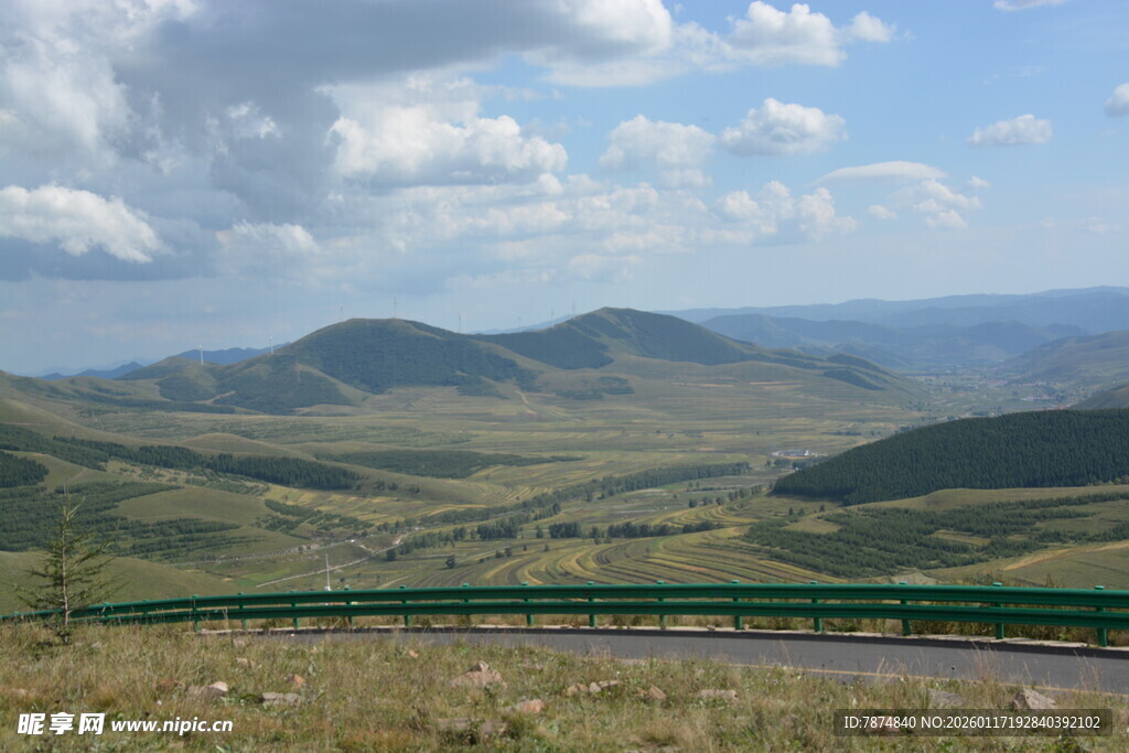 辽阔山野风光