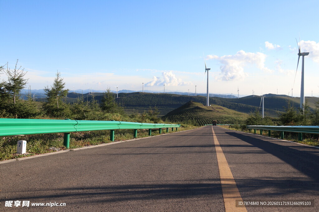 公路风景 绿意盎然的旅途