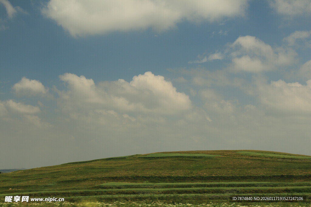 草原蓝天风景