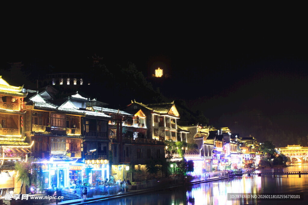 古镇夜景 璀璨灯火映月色