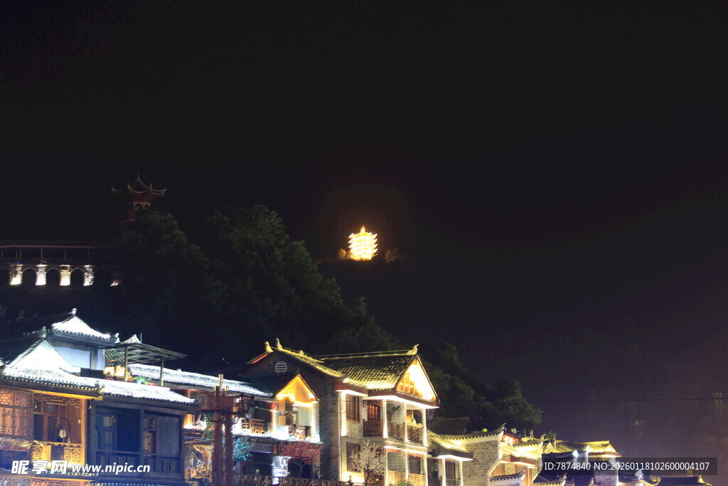 古镇夜色璀璨美景