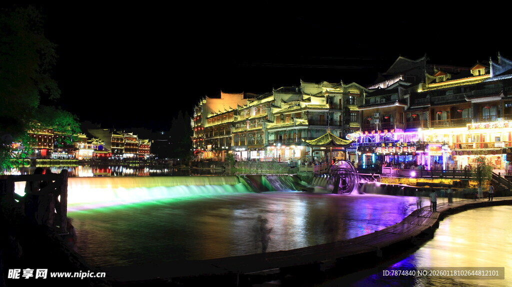 夜晚河畔绚丽灯光夜景