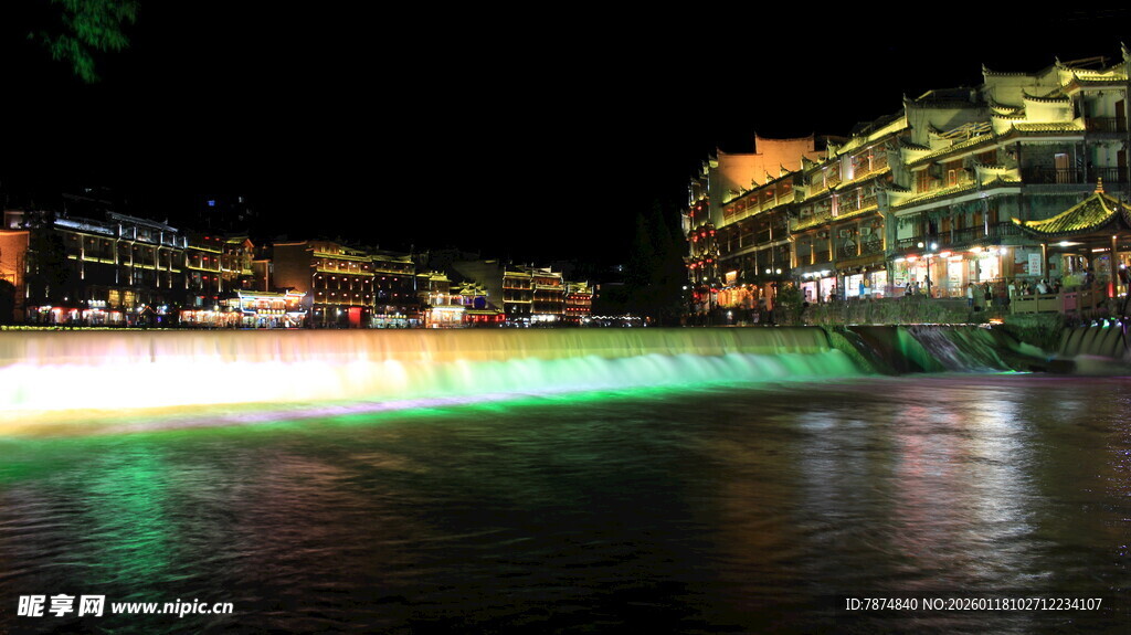 古镇夜景 璀璨河景风光
