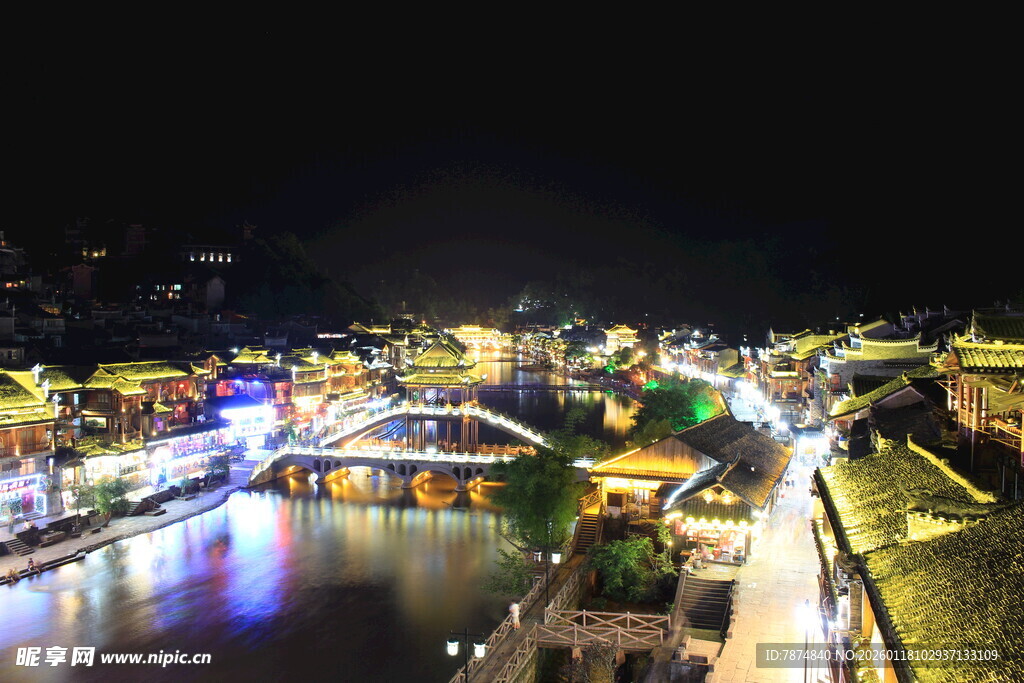 古镇夜景 璀璨灯火映河流