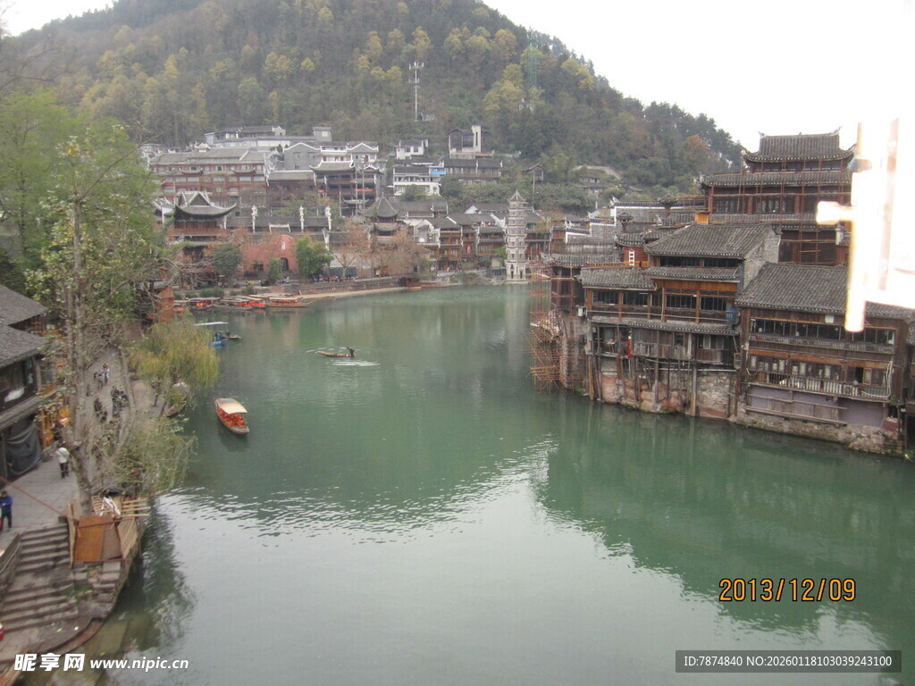 古色古香的水乡河畔风光