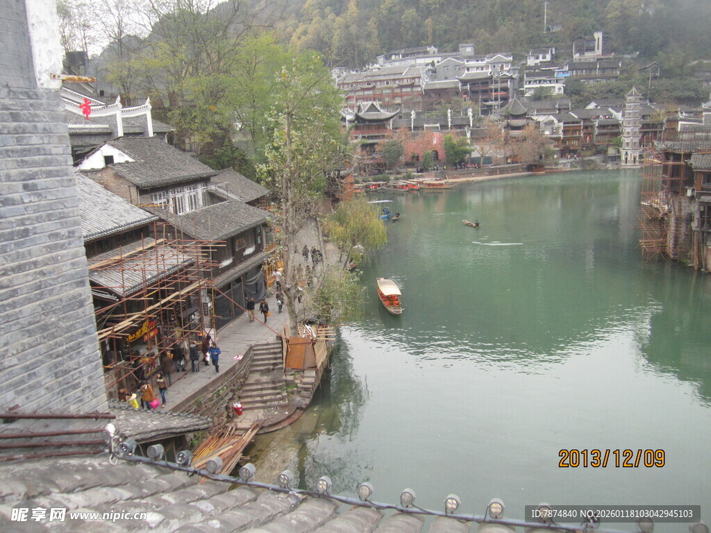 湘西凤凰古城河畔美景