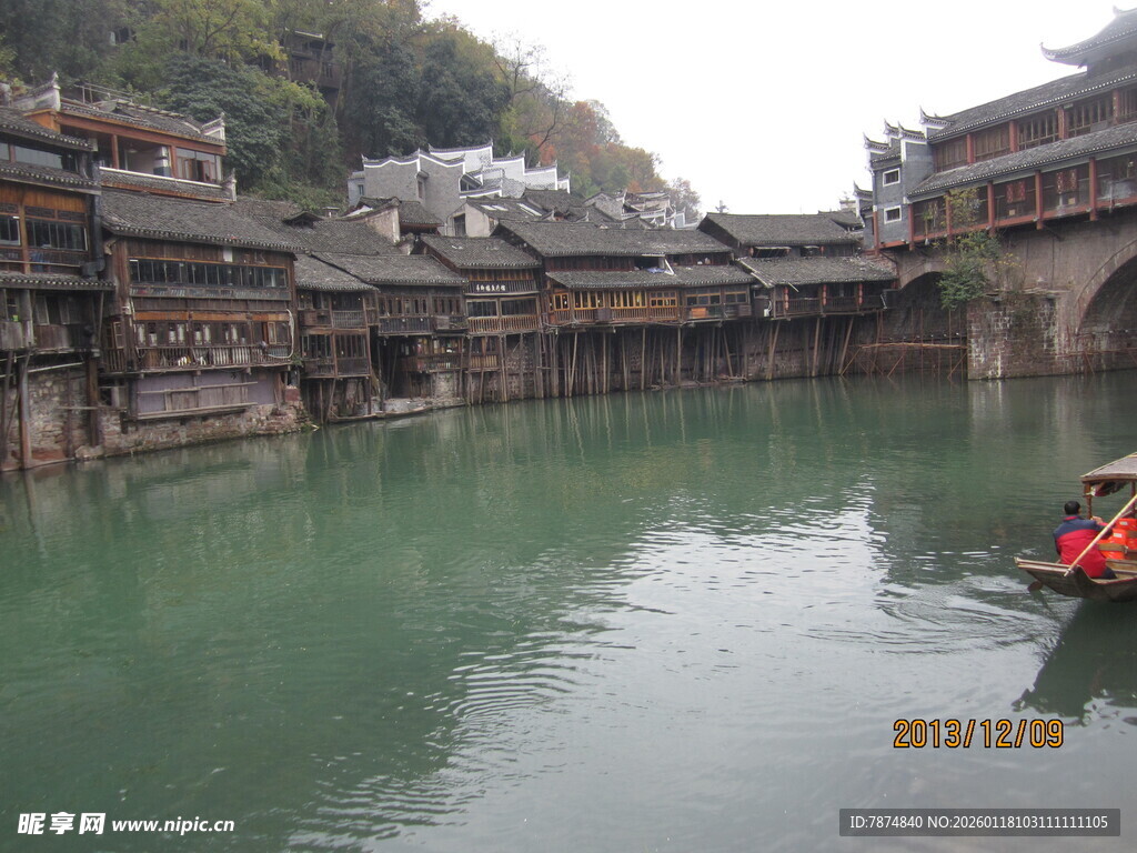 湘西凤凰古城水上风光