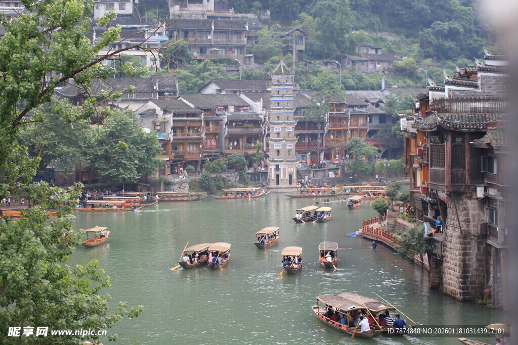 湘西凤凰古城河畔美景