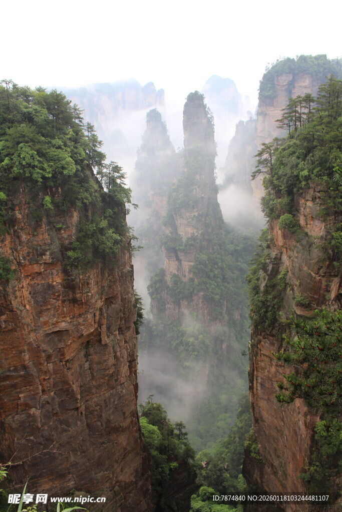 张家界奇峰云雾美景