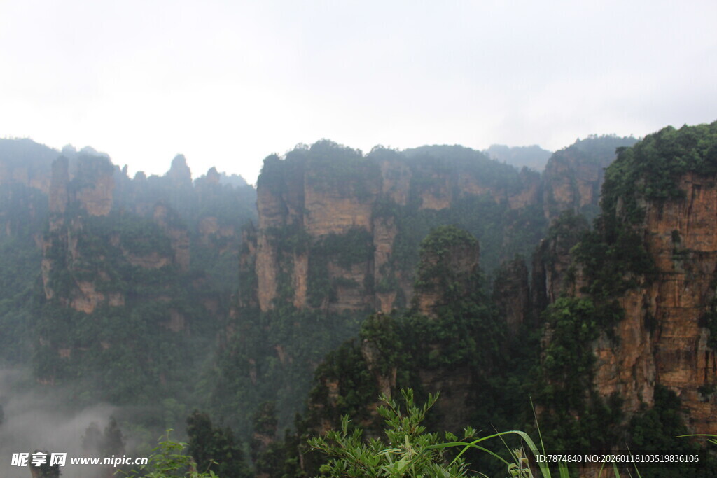 张家界奇峰云雾美景