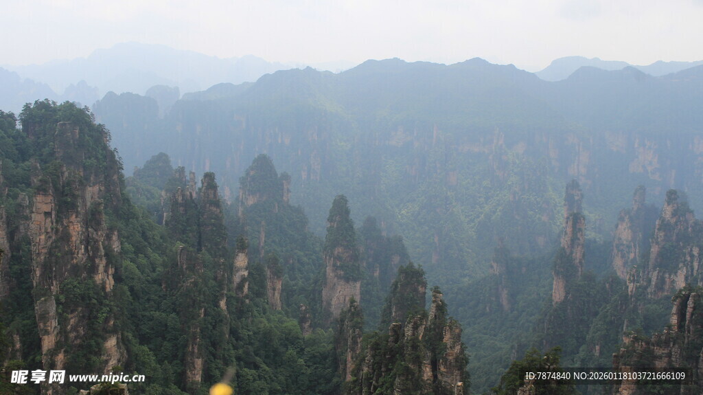 壮丽奇峰景观