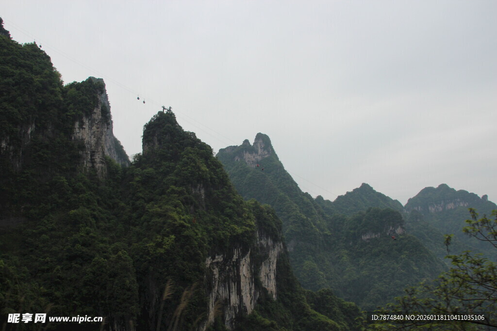 壮丽山峦景色