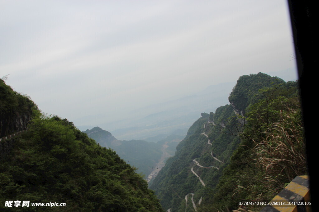 山间峡谷美景