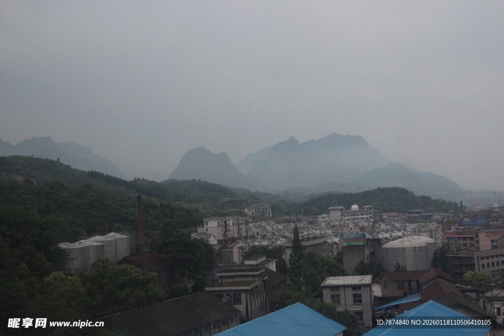 山间城镇景致