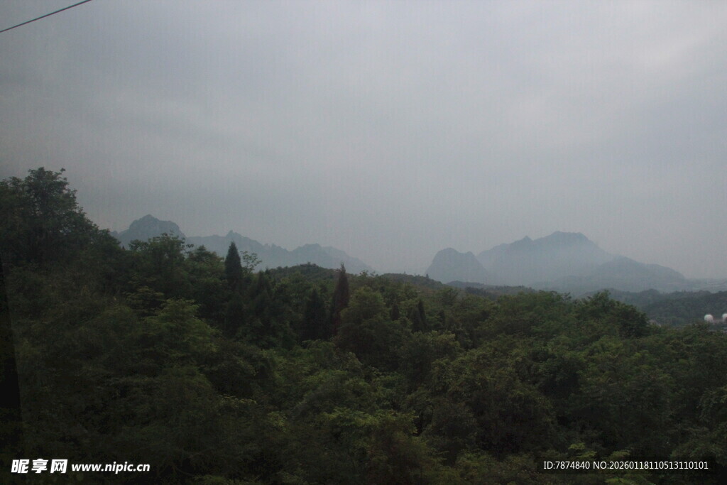山林云雾景观