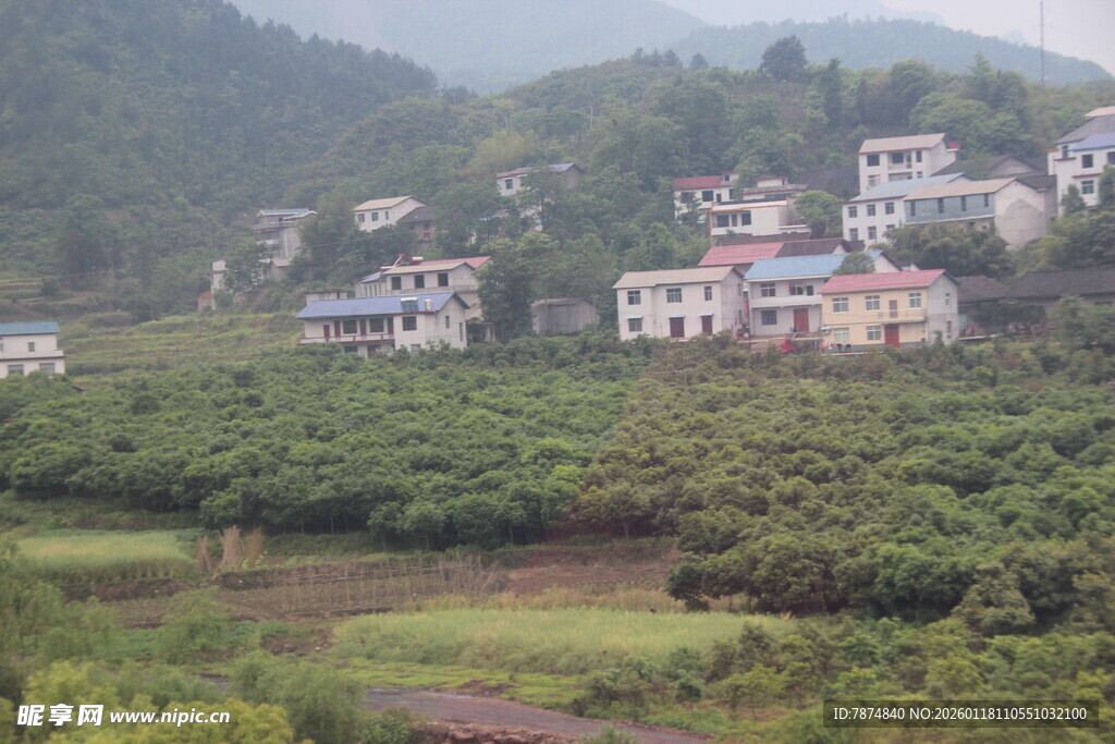 山间村落风景如画