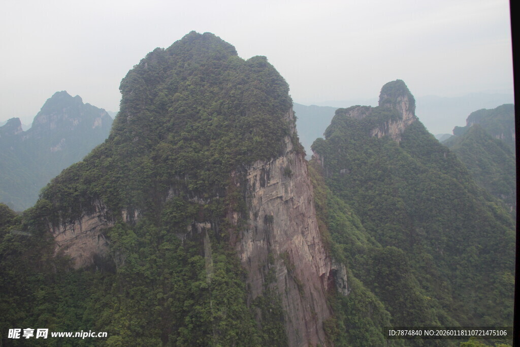 壮美奇峰景观