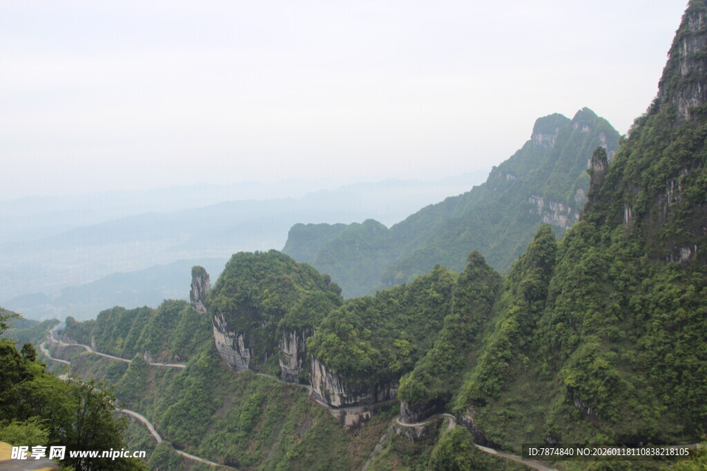 壮丽山峦景观