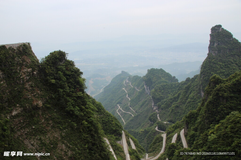壮丽险峻的山间蜿蜒步道