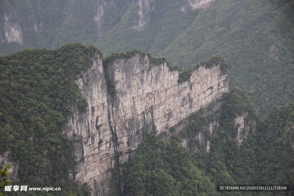 壮丽险峻的奇峰景观