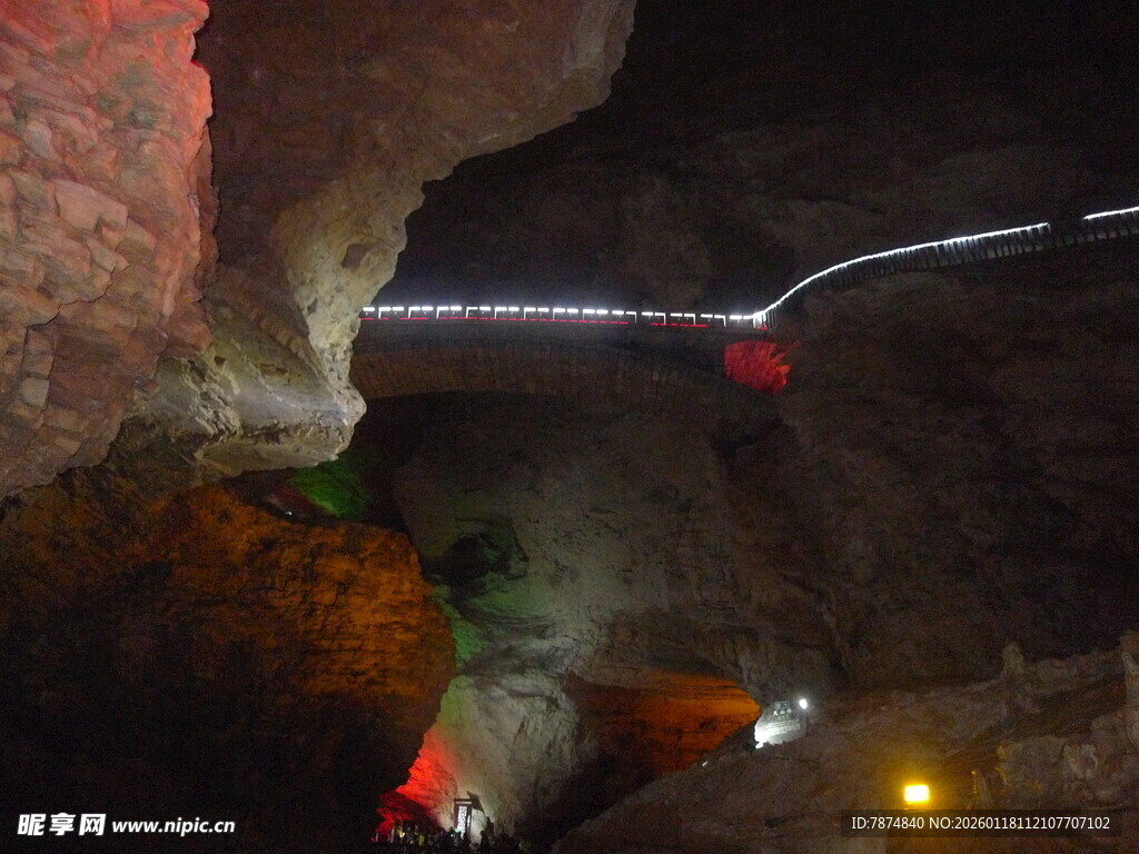 洞穴探险者的神秘地下之旅