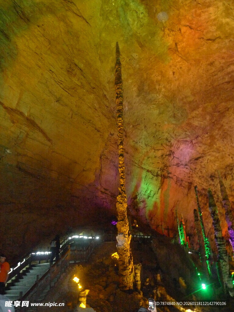 梦幻溶洞景观 绚丽多姿