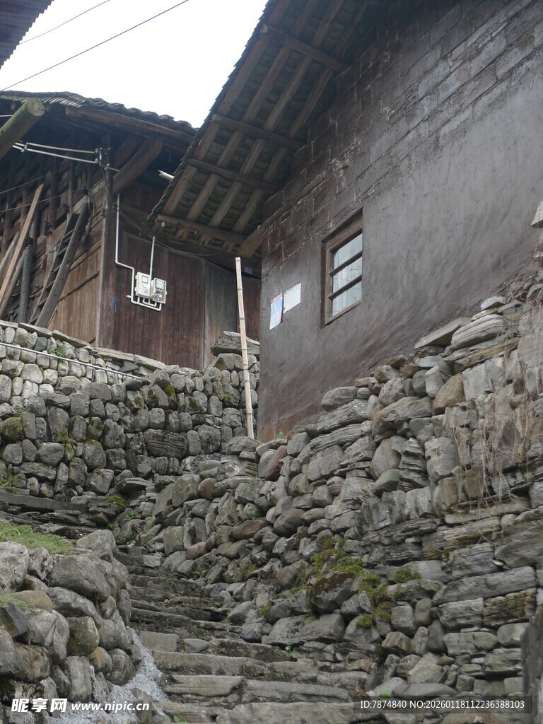 古朴石砌山村民居