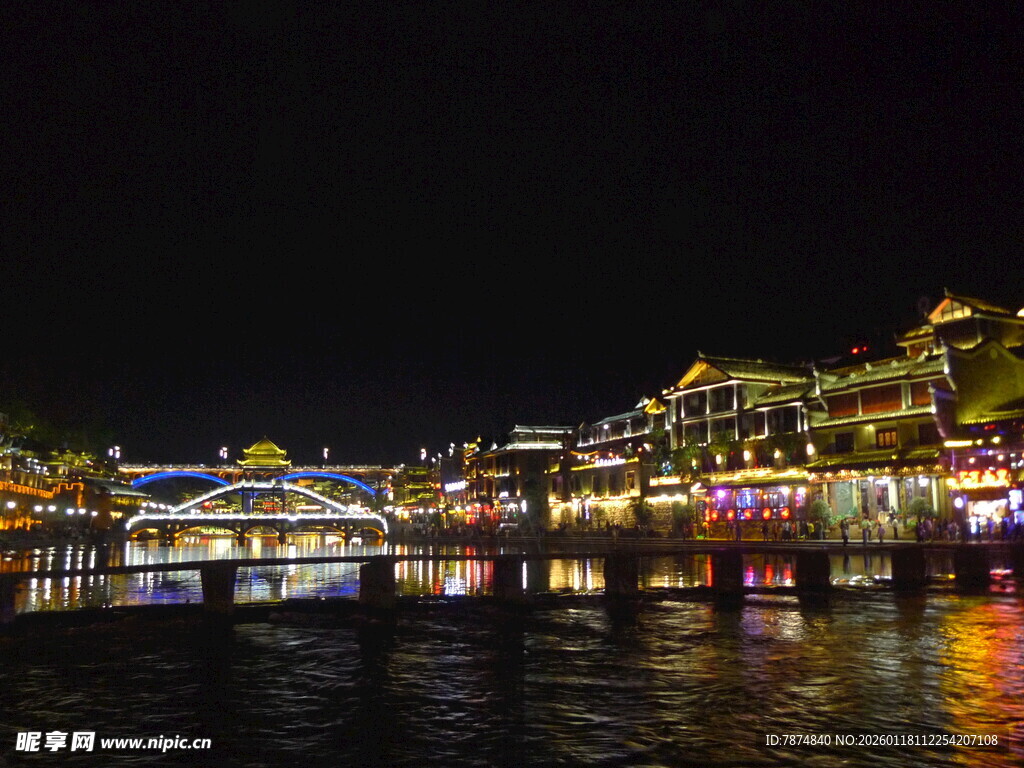 湘西凤凰古城夜景风光