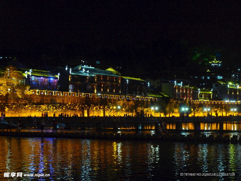 江边璀璨夜景