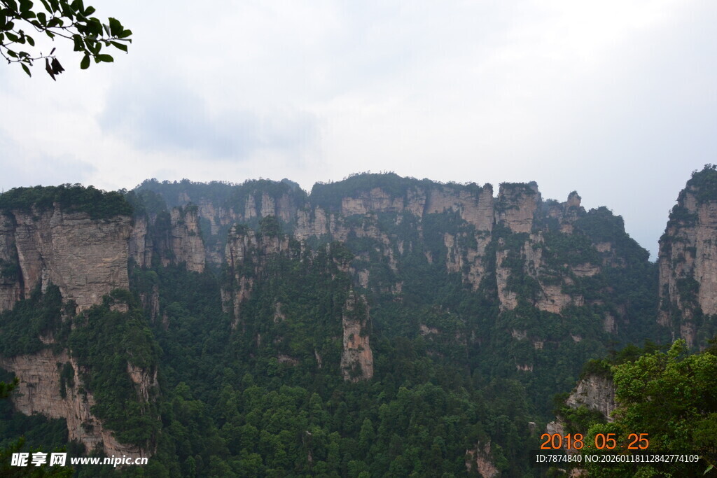 壮丽奇峰景观
