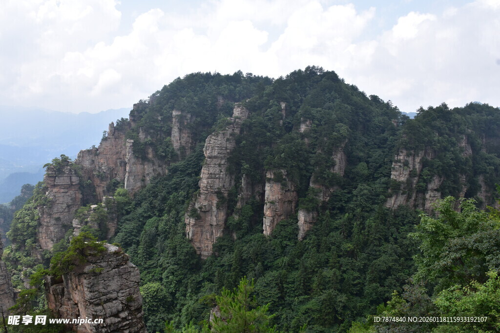 壮丽山峰景观