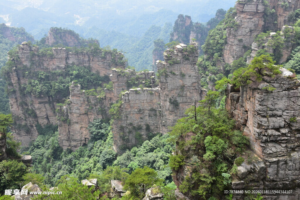 壮丽奇峰景观