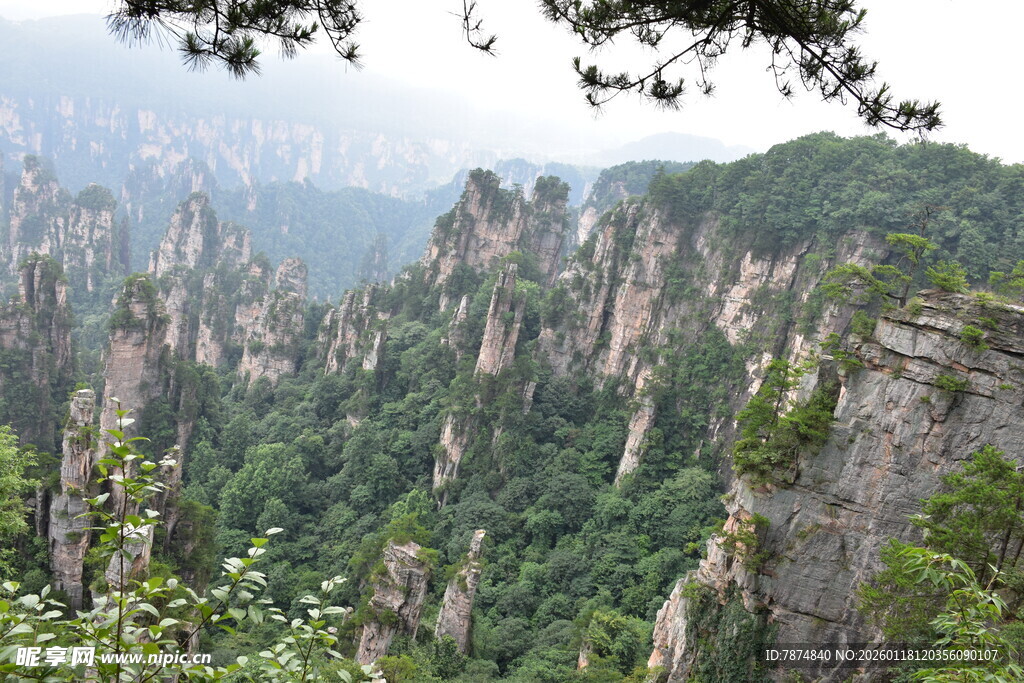 壮丽奇峰景观