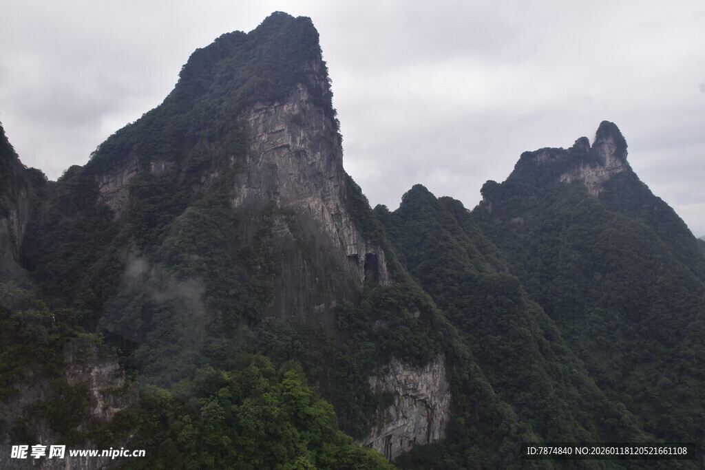 巍峨壮丽的高山景观