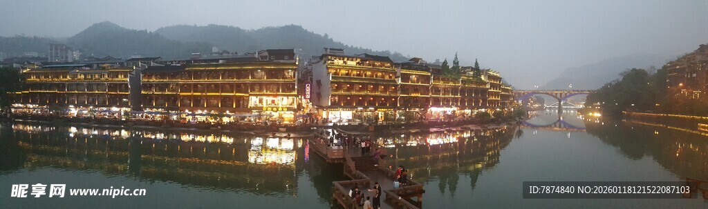 江边夜景灯火璀璨