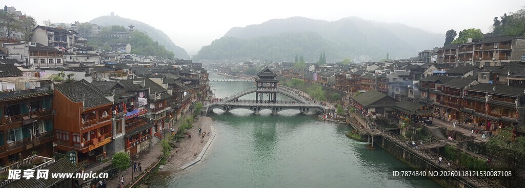 湘西凤凰古城沿河风景