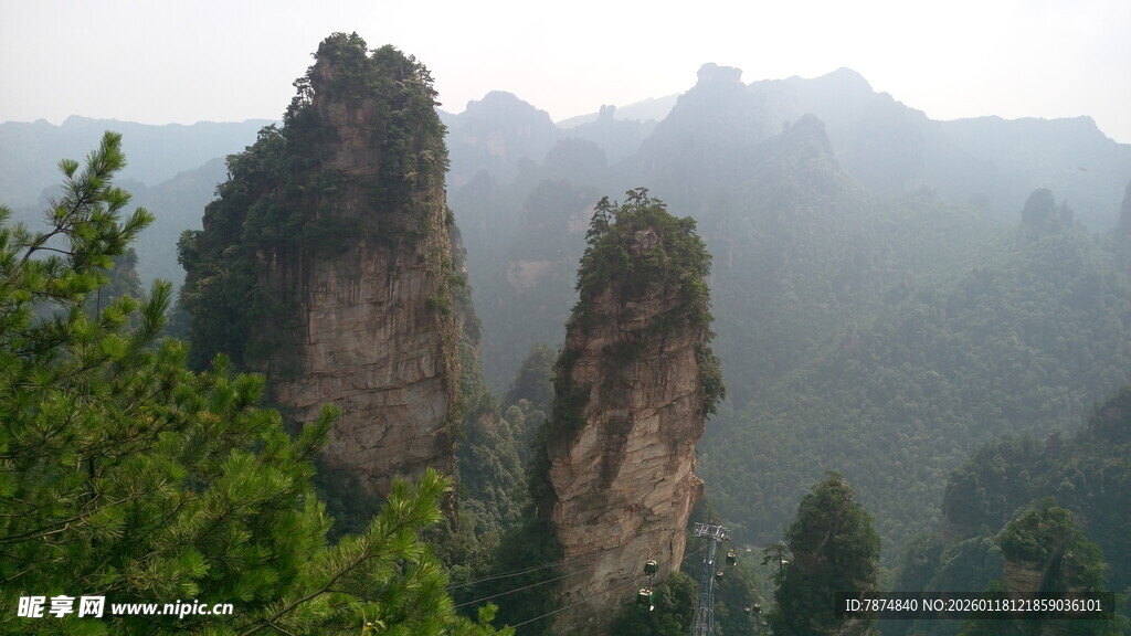 奇峰林立的壮美山林景观