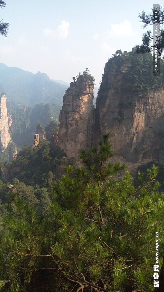 壮丽奇峰山林景观