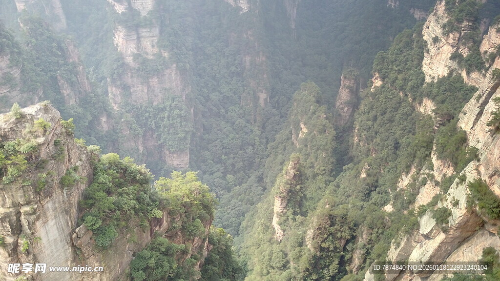 壮丽奇峰景观