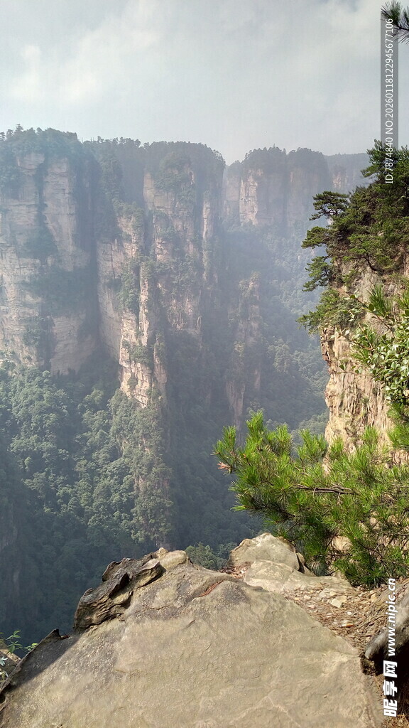 壮丽悬崖景致