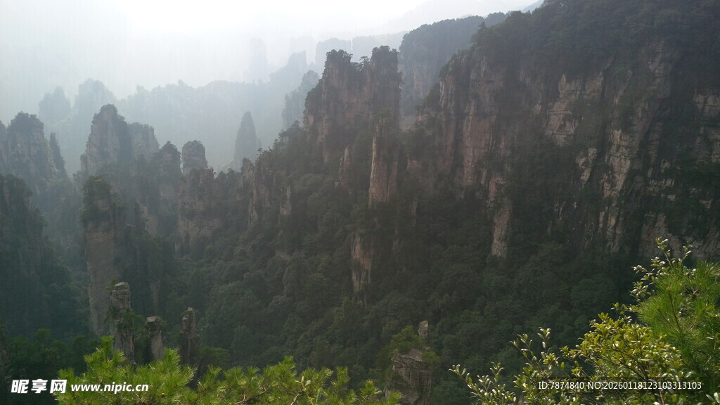 壮丽奇峰景观