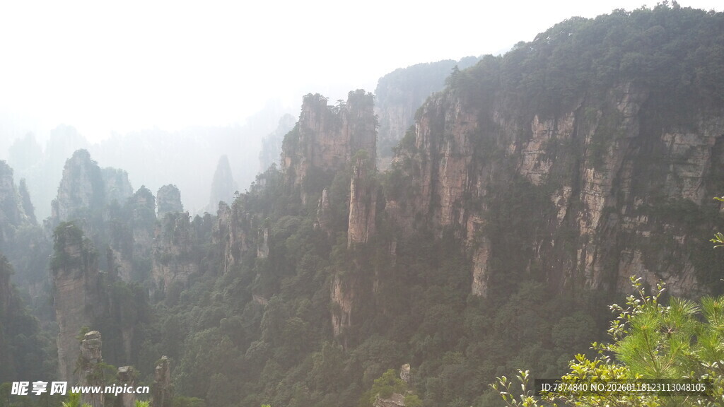 壮丽奇峰景观