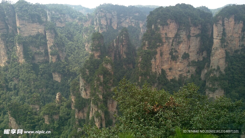 壮丽奇峰景观