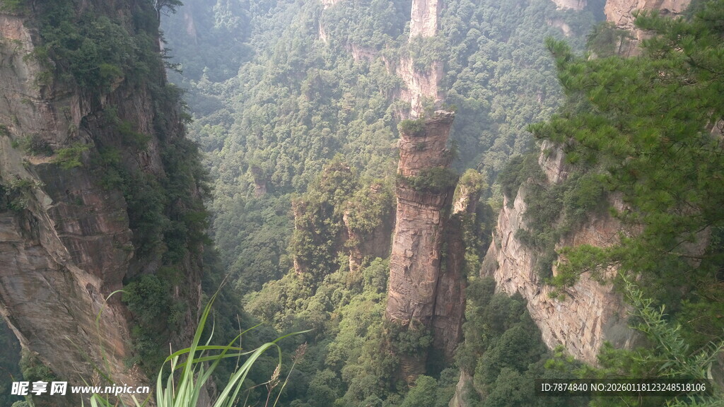 壮丽险峻的峡谷风光