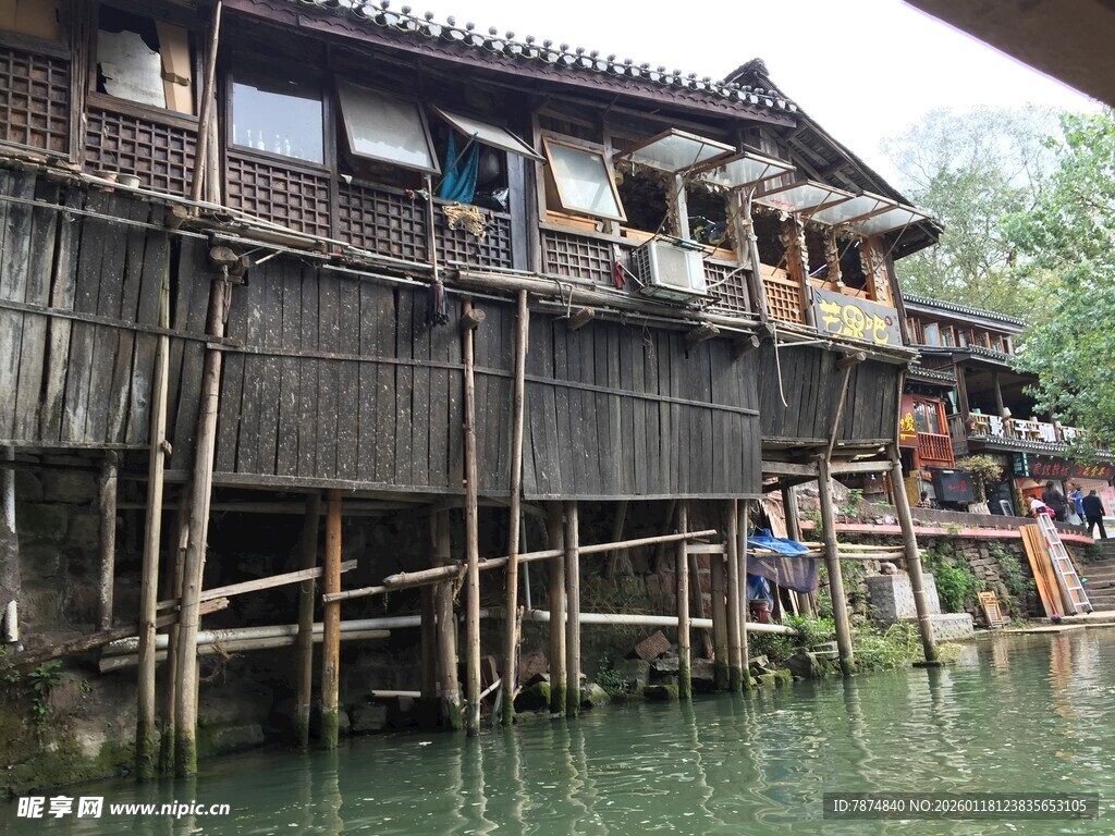 水上木质民居景观